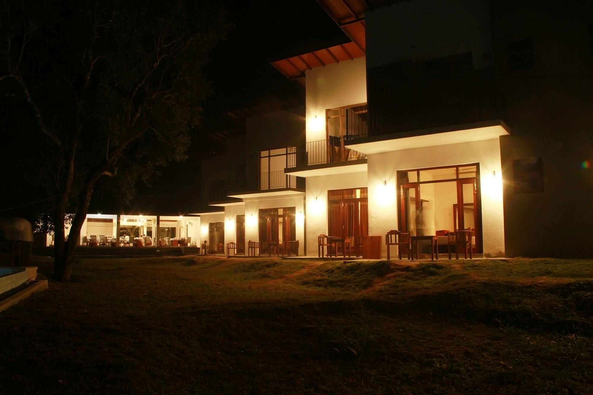 Sigiriya Wewa Addara Hotel - Hotel By The Lake 외부 사진